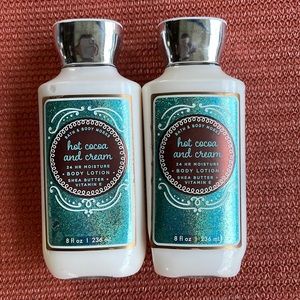 Set of 2 New Bath & Body Works hot cocoa and cream lotion